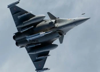 Foto de archivo de un Rafale francés armado con un misil nuclear ASMP