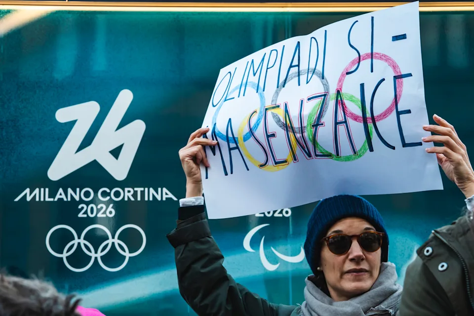 Miles inundaron las calles de Milán para protestar contra la presencia de agentes de ICE en los Juegos Olímpicos de Invierno. / Francesco Prandoni / Getty Images