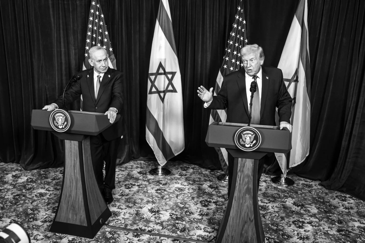 El encuentro entre el presidente estadounidense Donald Trump y el primer ministro israelí Benjamin Netanyahu marcó un giro en la agenda internacional, trasladando el foco desde el programa nuclear hacia el arsenal de misiles de Irán/ Crédito: The White House Gallery.