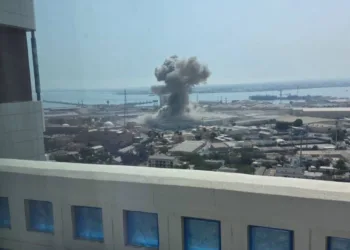 Ataque con misiles golpea la base de la Quinta Flota de la Marina de EE. UU. en Bahréin tras ataques de EE. UU. e Israel contra Irán [Foto: X]