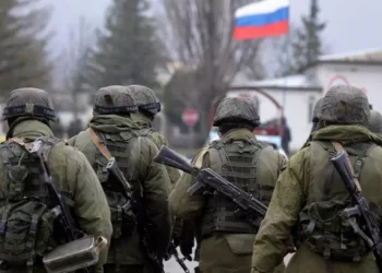 Rusia es acusada de explotar a reclutas africanos como combatientes en primera línea en Ucrania, con afirmaciones de que son enviados a misiones peligrosas con un apoyo mínimo, mientras que las tropas rusas permanecen en posiciones más seguras. © AFP - FILIPPO MONTEFORTE