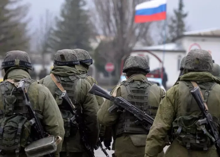 Rusia es acusada de explotar a reclutas africanos como combatientes en primera línea en Ucrania, con afirmaciones de que son enviados a misiones peligrosas con un apoyo mínimo, mientras que las tropas rusas permanecen en posiciones más seguras. © AFP - FILIPPO MONTEFORTE