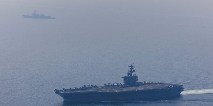 Despliegue del al grupo de ataque del portaaviones USS Abraham Lincoln operando en el Mar Arábigo. Crédito: CENTCOM