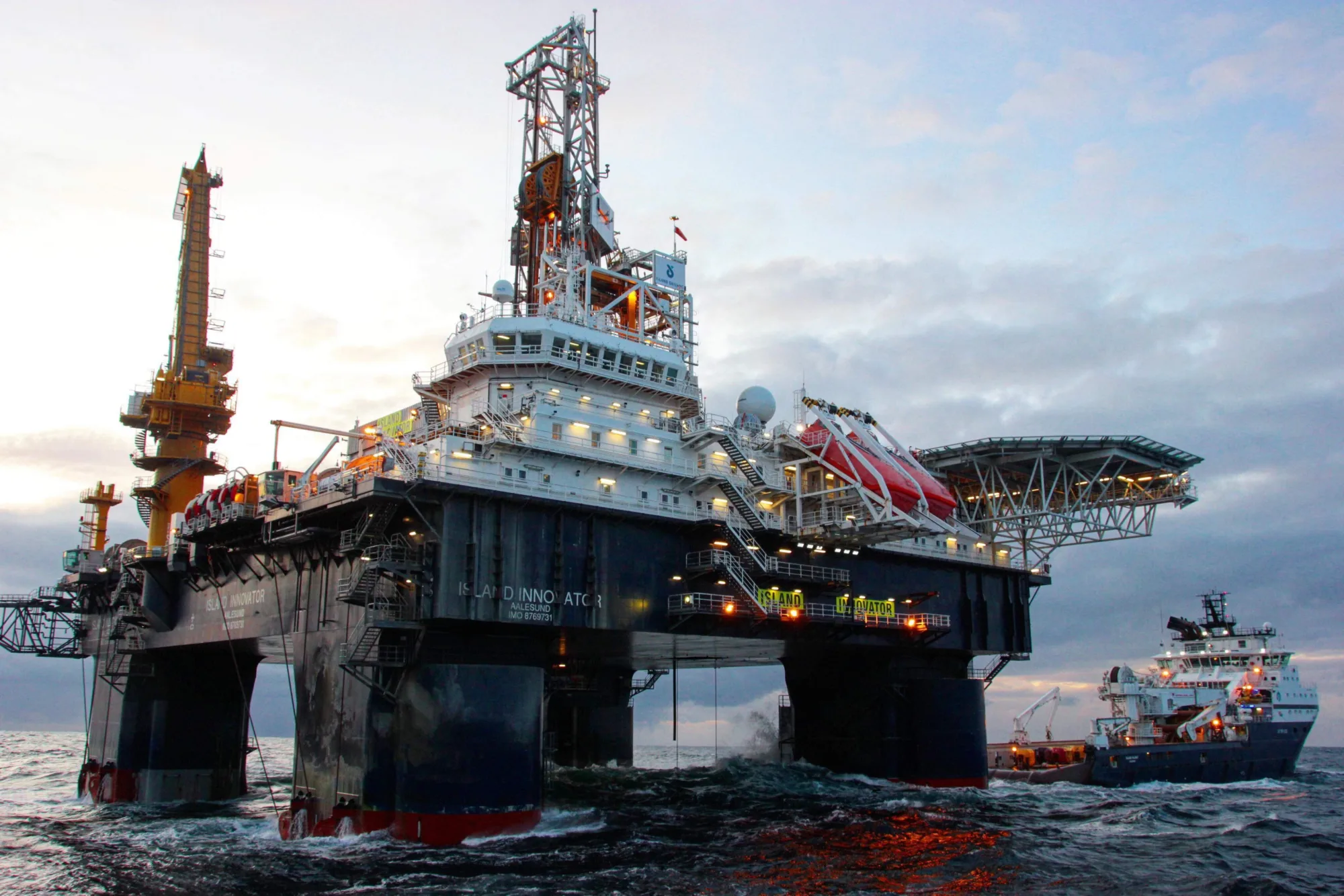 La imagen difundida por Eco Atlantic Oil & Gas muestra la plataforma semisumergible Island Innovator operando en alta mar/ Créditos: Eco Atlantic Oil & Gas