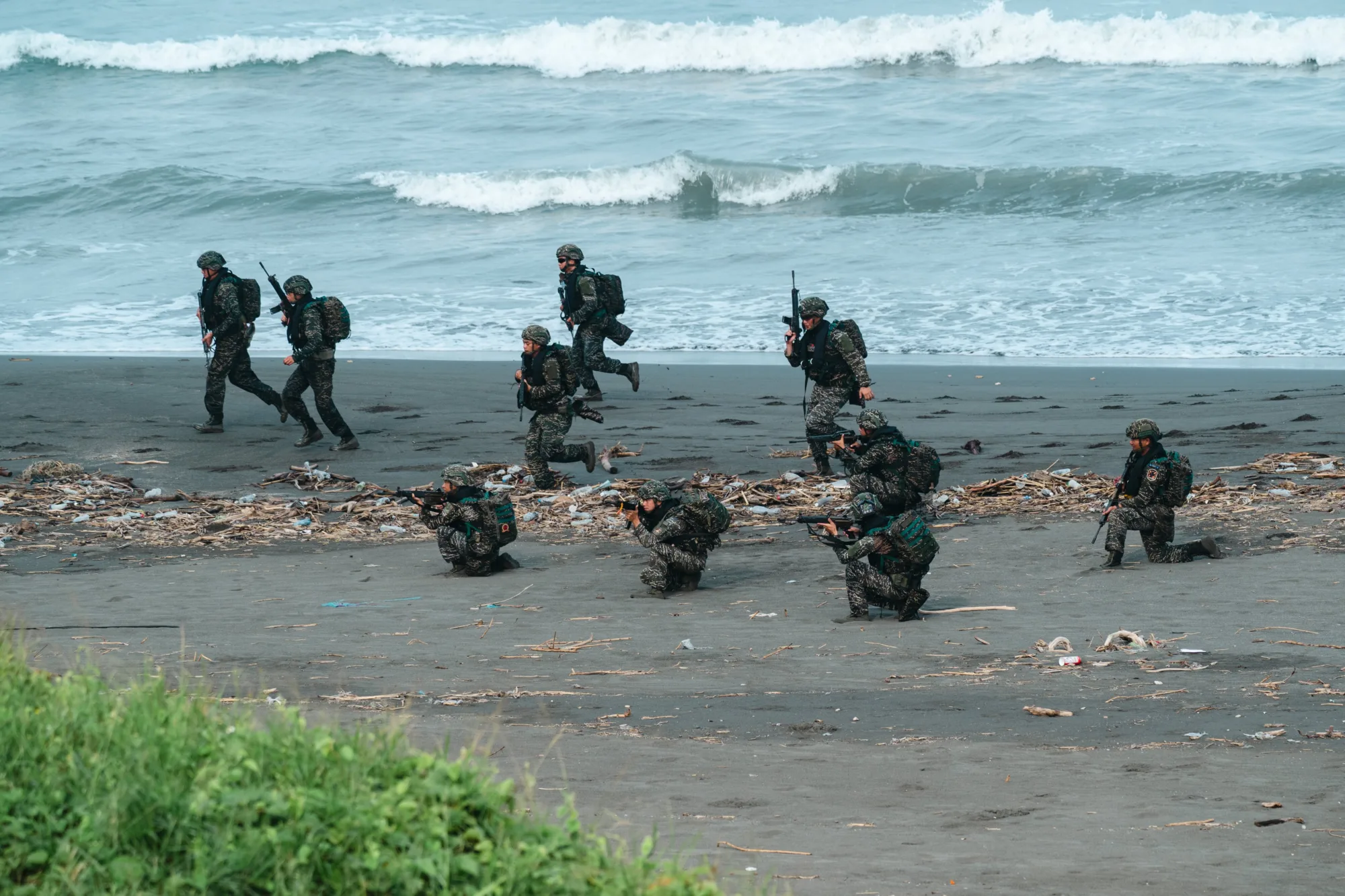Fuerzas Armadas de Taiwán en un ejercicio bajo el lema de "Desde las olas hasta la orilla, todo es nuestro dominio", publicado por el Ministerio de Defensa el día 27 de octubre de 2025. Créditos: Ministerio de Defensa de Taiwán.