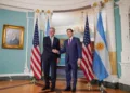 El Secretario Rubio con el Ministro de Relaciones Exteriores de Argentina, Pablo Quirno en una reunión del 14 de noviembre de 2025 para reafirmar su alianza sólida. "Juntos, impulsaremos el crecimiento económico, promoveremos tecnologías confiables y fortaleceremos la seguridad regional", declaró Rubio/ Crédito: Cuenta oficial del Departamento de Estado de EE.UU. en español.