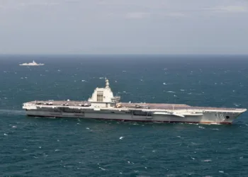 El grupo operativo de portaaviones liderado por el PLANS Fujian organizó un entrenamiento multidisciplinario en el mar el día 18 de noviembre de 2025. Este es el primer ejercicio real realizado por el PLANS Fujian desde su puesta en servicio. Créditos: Armada de China.