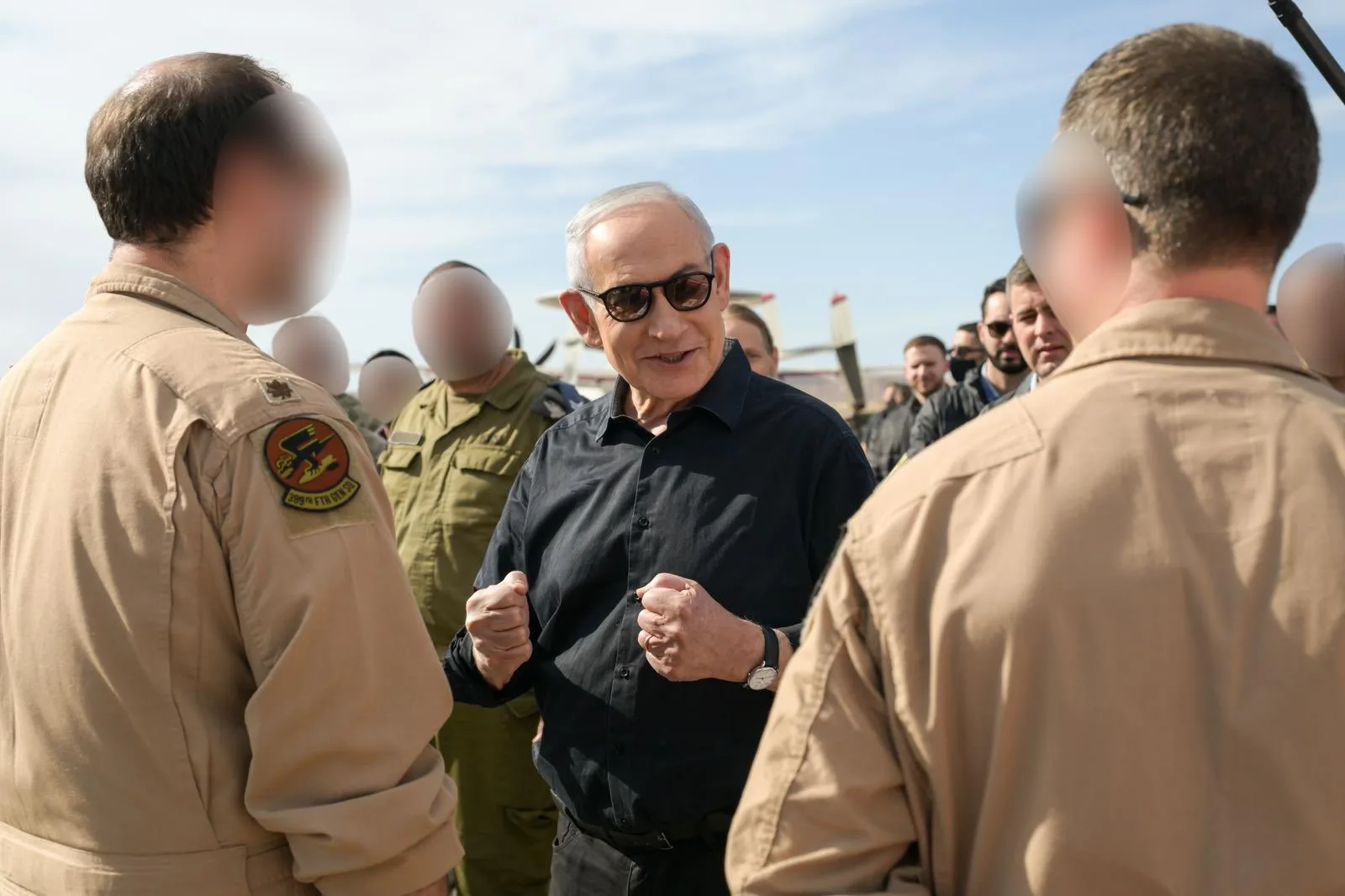 Visita del Primer Ministro israelí, Benjamin Netanyahu a la base aérea en el sur. "Seguiremos actuando con firmeza contra el régimen terrorista de Teherán y contra los elementos terroristas en el Líbano hasta completar la misión", declaró./ Creditos: Cuenta Oficial X de Benjamin Netanyahu.