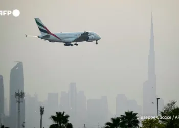 Más de 420 argentinos lograron salir de Emiratos Árabes Unidos tras solicitar asistencia consular por la guerra en Medio Oriente. Créditos: AFP.