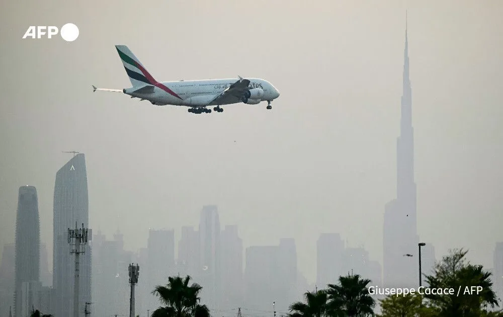 Más de 420 argentinos lograron salir de Emiratos Árabes Unidos tras solicitar asistencia consular por la guerra en Medio Oriente. Créditos: AFP.