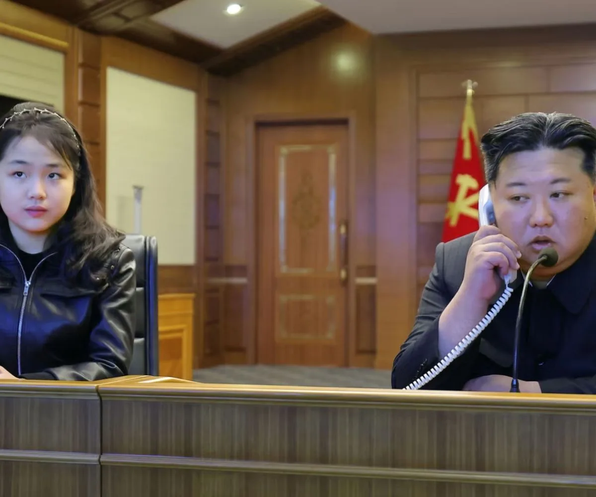 Kim Jong Un y su hija, Kim Ju Ae, supervisan el lanzamiento de misiles de crucero