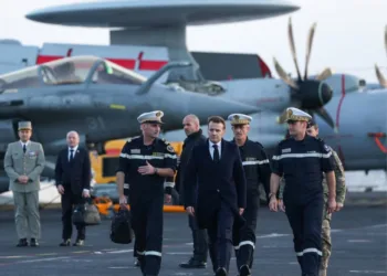 Emmanuel Macron en el Charles de Gaulle