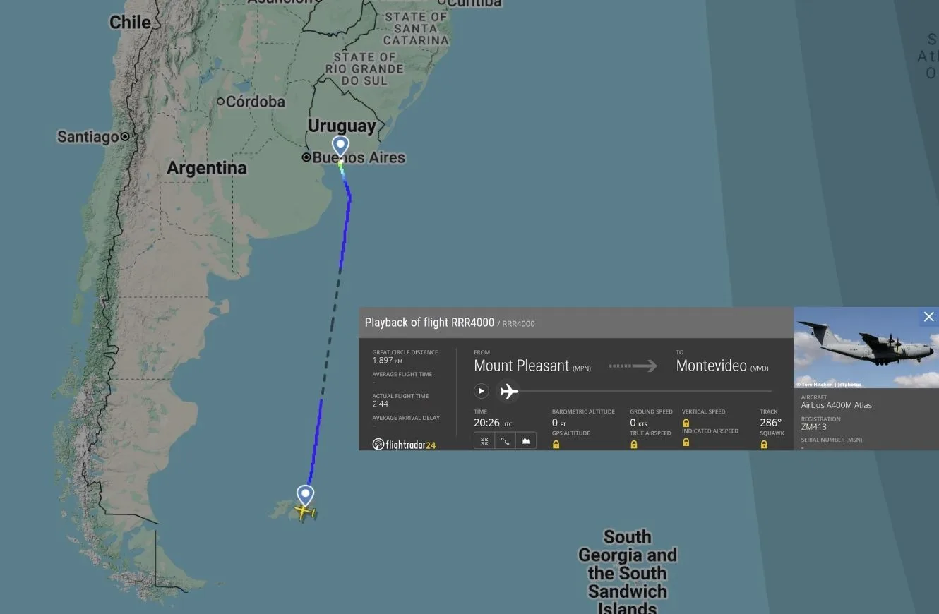 Vuelo de un a400m de la RAF que conectan Islas Malvinas con Montevideo. Crédito: Escenario Mundial vía Flightradar