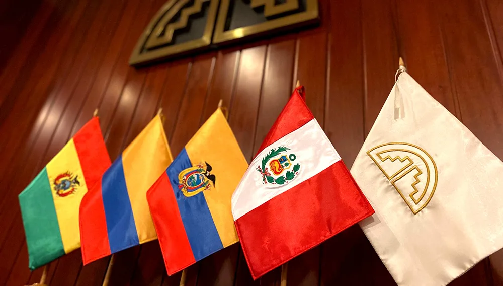 Banderas de los firmantes de los Acuerdos de Cartagena.