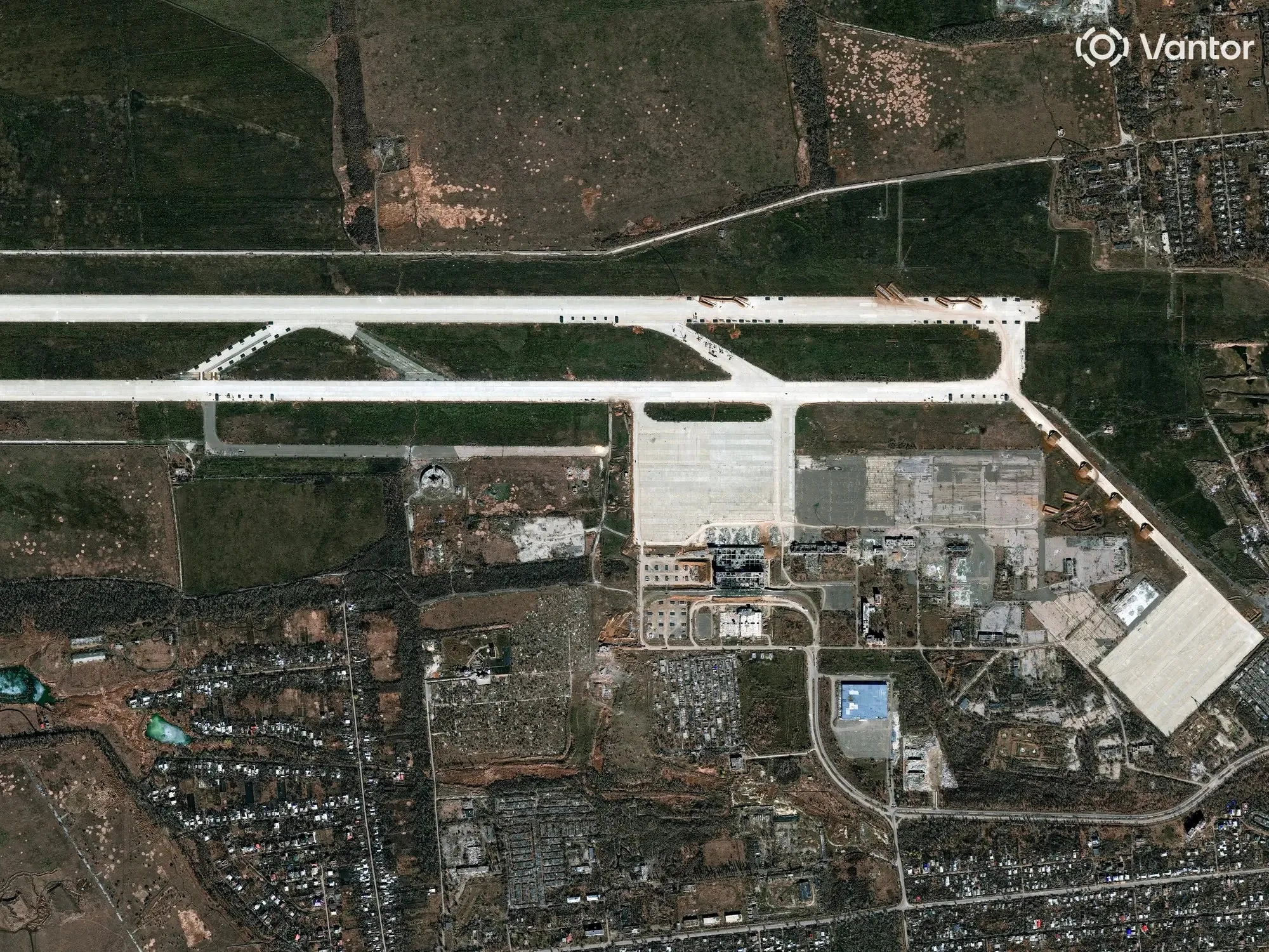 Rusia ha convertido el aeropuerto de Donetsk en una base de drones. Créditos: Vantor