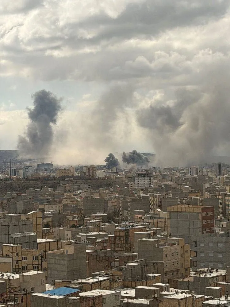 Ataques en Tabriz, Irán durante el día 10 de marzo de 2026. Créditos: The Clash Report.