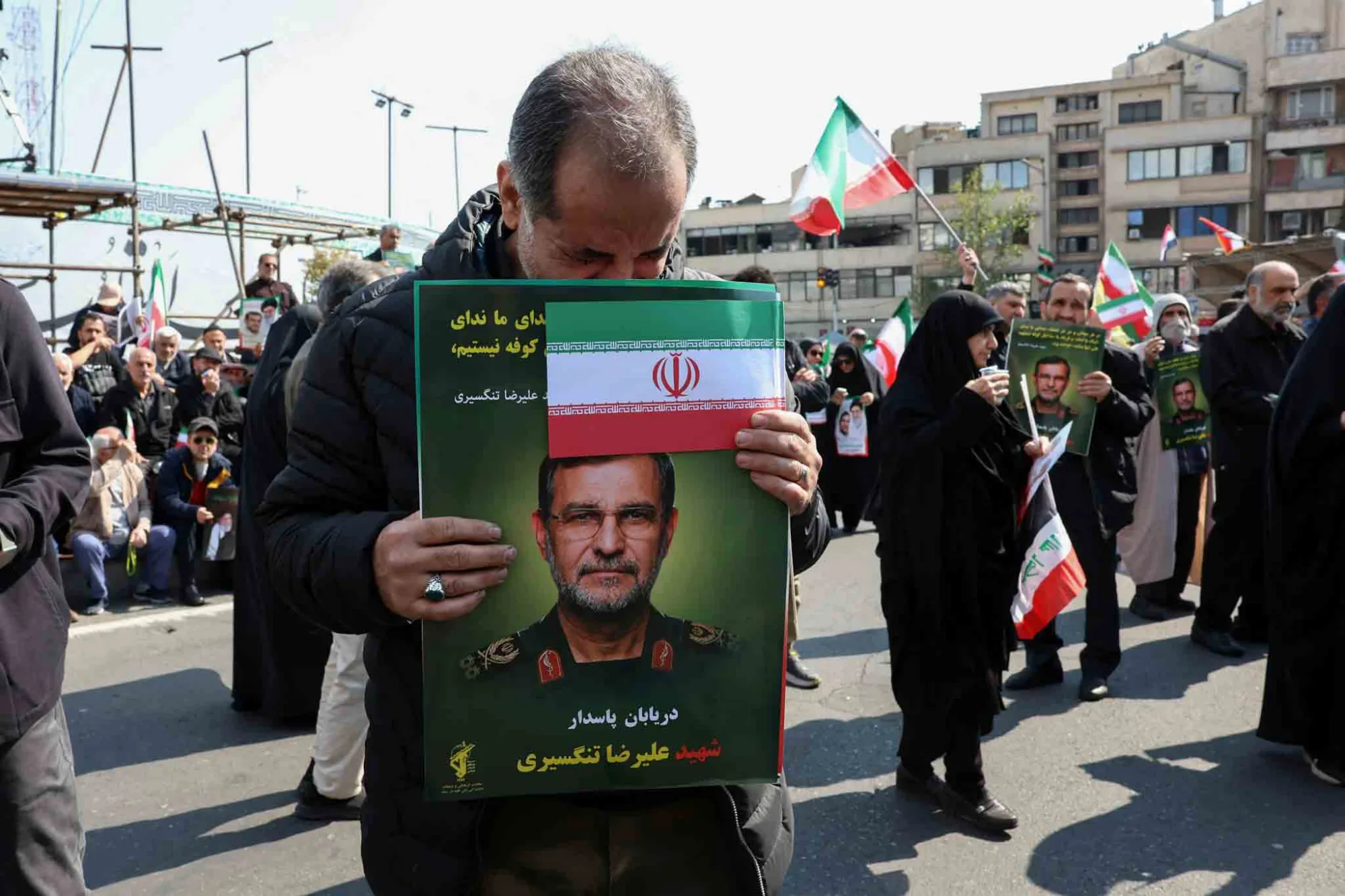 Irán confirmó el 30 de marzo que un ataque israelí había acabado con la vida del comandante de la fuerza naval del Cuerpo de la Guardia Revolucionaria Islámica, a quien Israel había señalado como responsable del bloqueo del estrecho de Ormuz. Créditos: AFP/ Aljazeera.