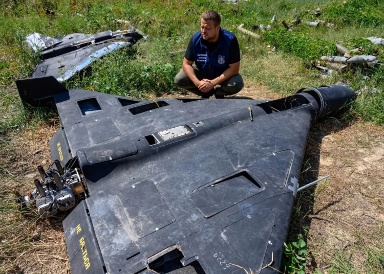 Ucrania ha adaptado sus defensas para derribar los drones Shahed, diseñados por Irán y fabricados en serie por Rusia. Créditos: Scott Peterson/Getty Images