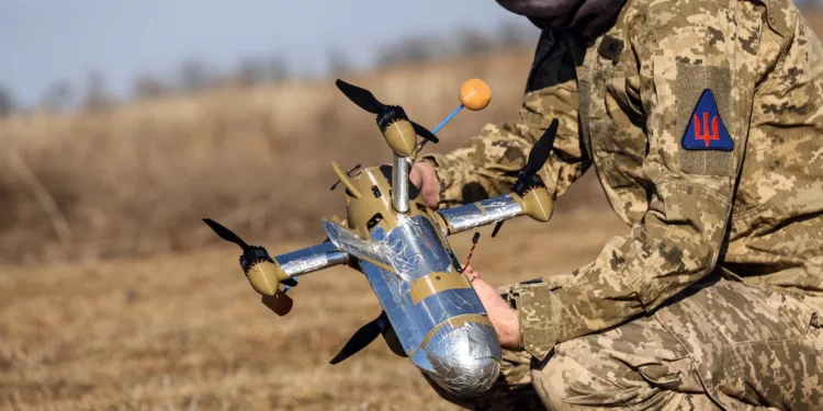Los drones interceptores de Ucrania ofrecen una forma asequible de detener a los drones, algo de lo que carecen en gran medida otros países. Créditos: Nina Liashonok/Ukrinform/NurPhoto vía Getty Images