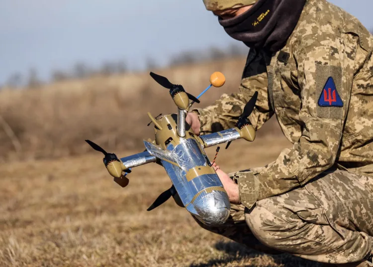 Los drones interceptores de Ucrania ofrecen una forma asequible de detener a los drones, algo de lo que carecen en gran medida otros países. Créditos: Nina Liashonok/Ukrinform/NurPhoto vía Getty Images