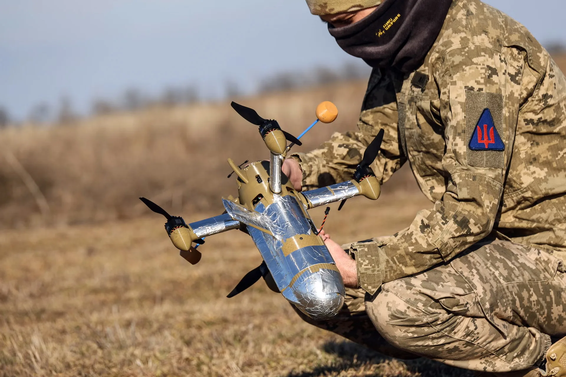 Los drones interceptores de Ucrania ofrecen una forma asequible de detener a los drones, algo de lo que carecen en gran medida otros países. Créditos: Nina Liashonok/Ukrinform/NurPhoto vía Getty Images