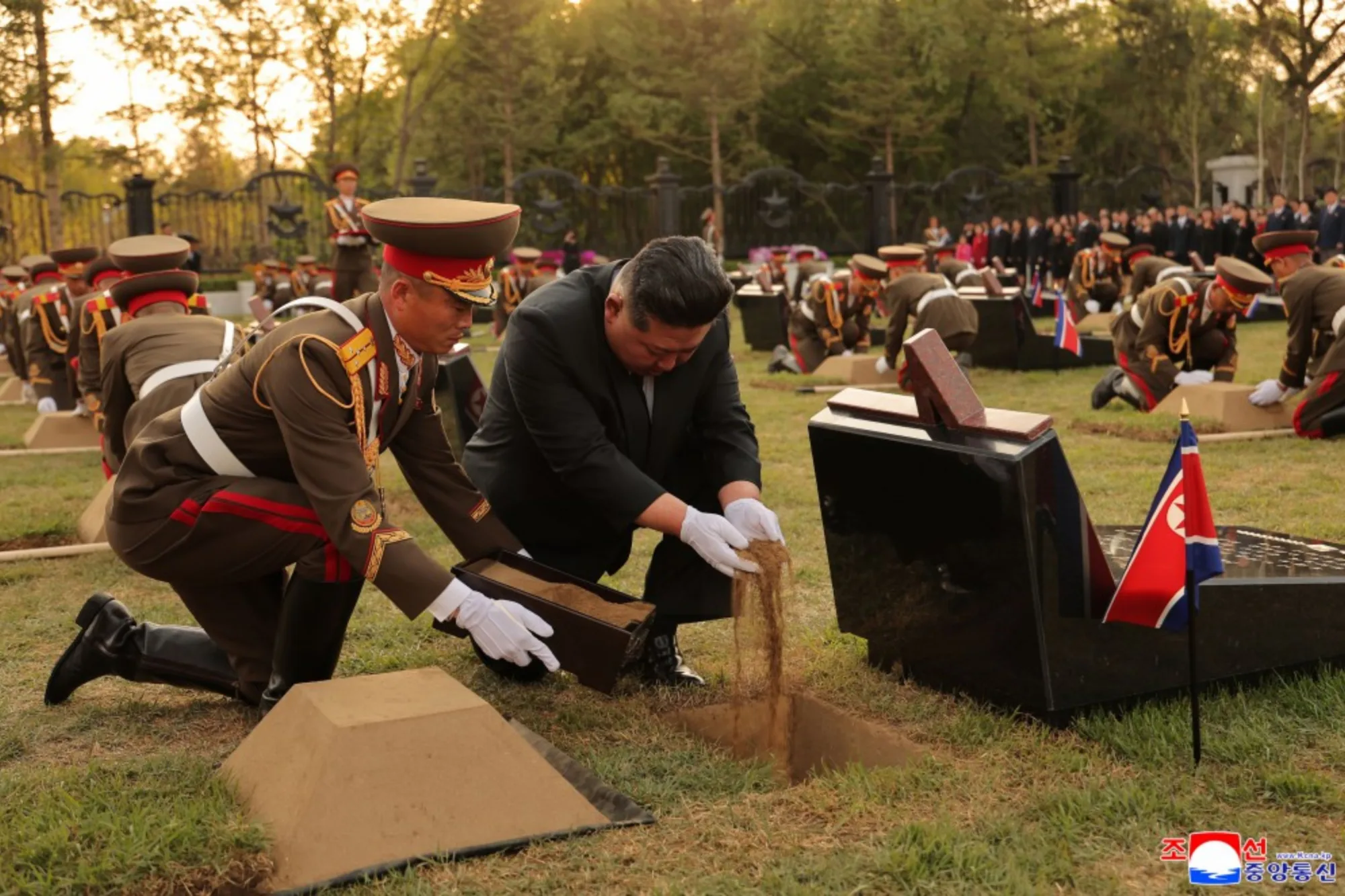 La inteligencia surcoreana estima que 15.000 soldados norcoreanos fueron enviados a la región de Kursk, con unas 2.000 bajas, coincidiendo con el aniversario de la recuperación rusa de esa zona tras la incursión ucraniana de agosto de 2024. Créditos: KCNA.