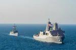 11.ª Unidad Expedicionaria de la Infantería de Marina a bordo del USS Portland (LPD 27) realizan un ejercicio de paso con la fragata egipcia Alexandria (F911) mientras navegaban en el Mar Rojo, 28 de octubre 2021. Créditos: 11th MEU.