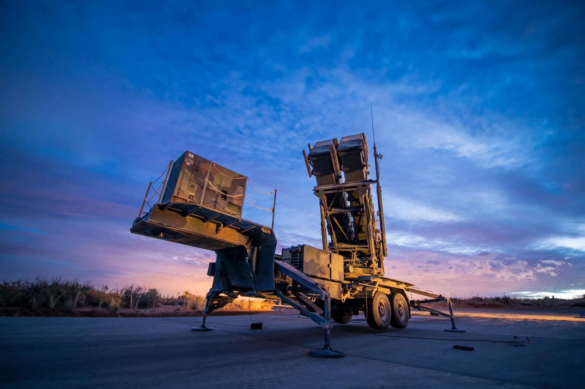 Raytheon Missiles & Defense promociona el sistema Patriot como el más avanzado del mundo, destacando su capacidad para detectar, identificar y derrotar misiles balísticos, cruceros, drones y aeronaves avanzadas. Créditos: Raytheon Missiles & Defense.