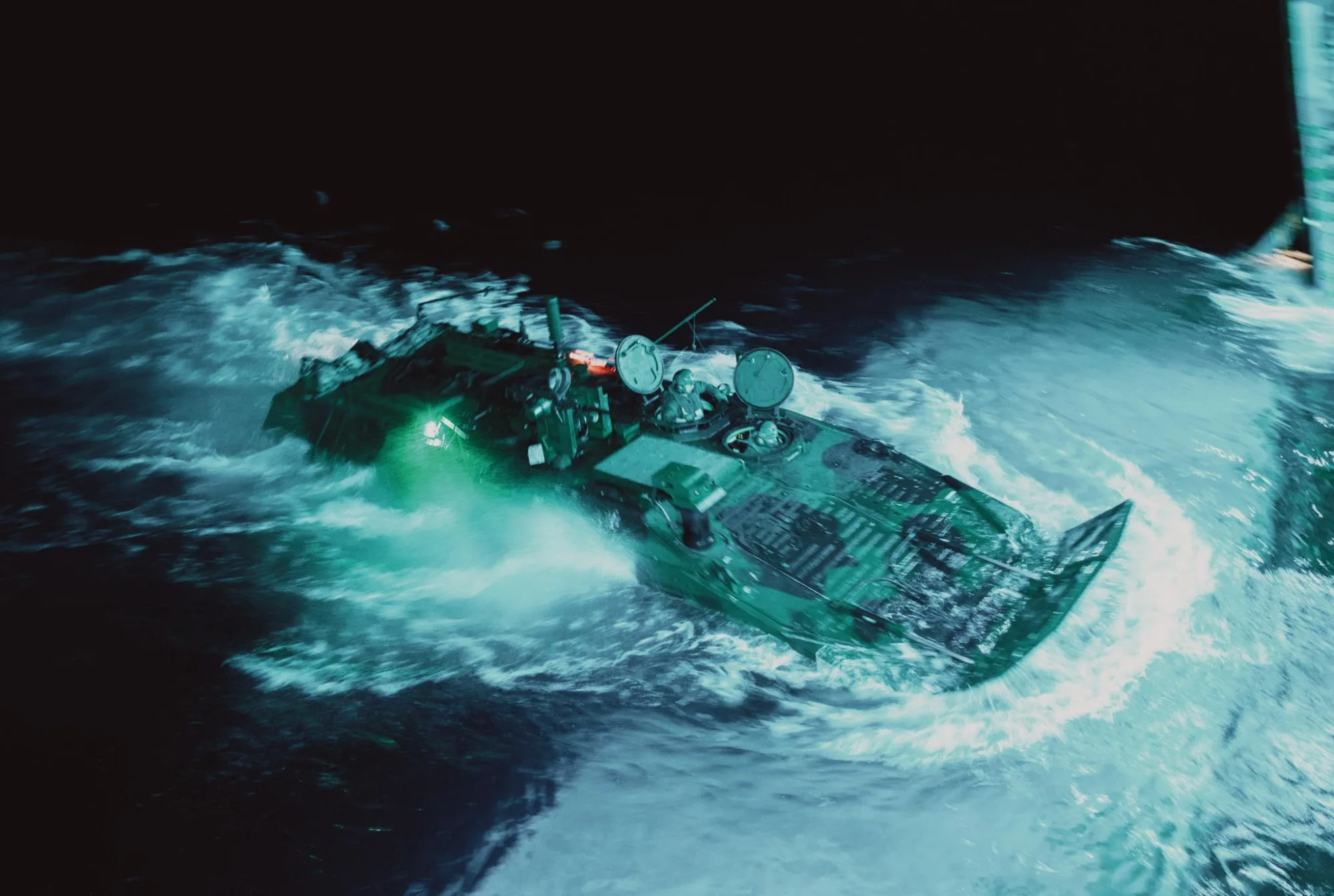 Los vehículos anfibios de combate (ACV) fueron lanzados desde el USS Boxer (LHD 4) y regresaron a él durante el entrenamiento integrado. Créditos: U.S. Indo-Pacific Command.