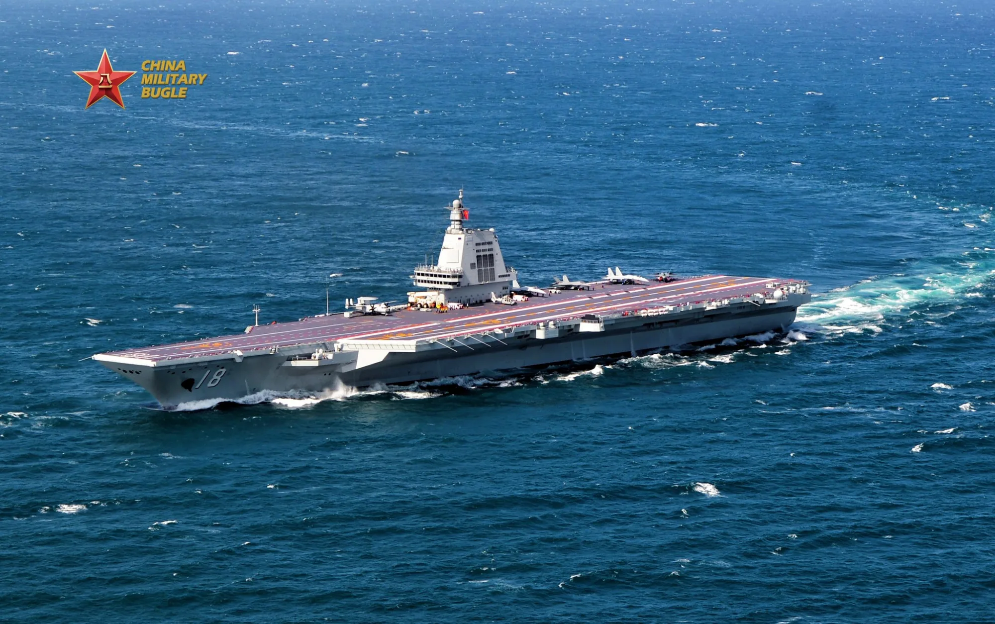 El portaaviones Fujian de la Armada del EPL chino realiza su primer entrenamiento marítimo con fuerzas reales el 18 de noviembre de 2025. Créditos: Cuenta oficial de prensa de las fuerzas armadas de China.