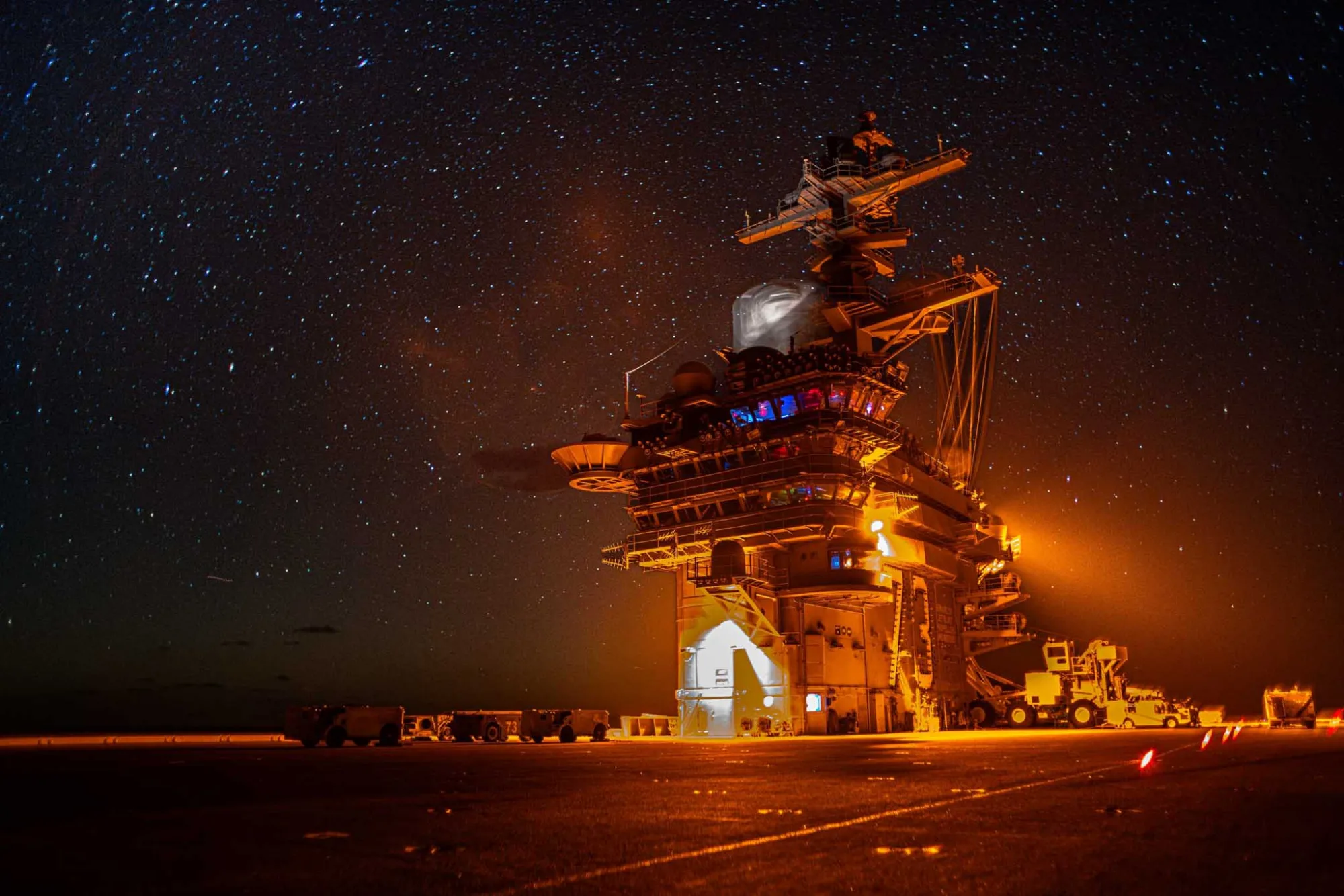 El portaaviones de la clase Nimitz USS George Washington (CVN 73) transita por el mar de Filipinas el 10 de diciembre de 2025. Créditos: U.S. Navy