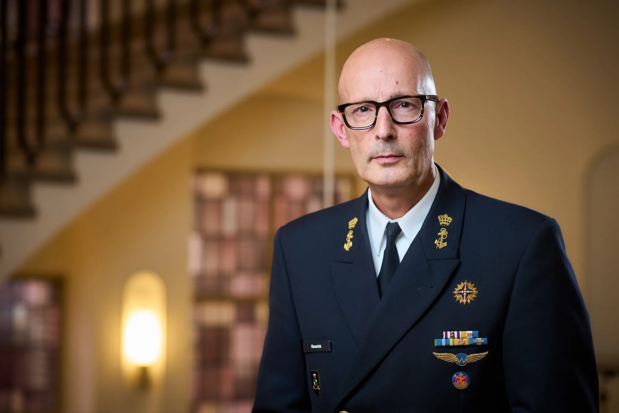 El Ministerio de Defensa neerlandés anuncia el nombramiento del contralmirante Peter Reesink como nuevo director de la MIVD (Servicio de Inteligencia y Seguridad Militar) desde el 8 de febrero de 2024. Créditos: Ministerio de Defensa neerlandés.