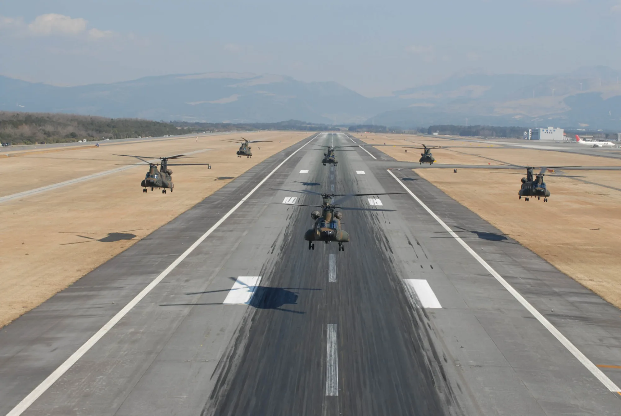 Formación de Chinook: inicio de la marcha. Créditos: El Ejército de Tierra de Autodefensa de Japón.