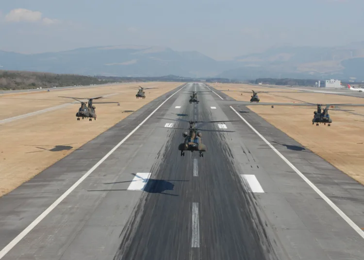 Formación de Chinook: inicio de la marcha. Créditos: El Ejército de Tierra de Autodefensa de Japón.