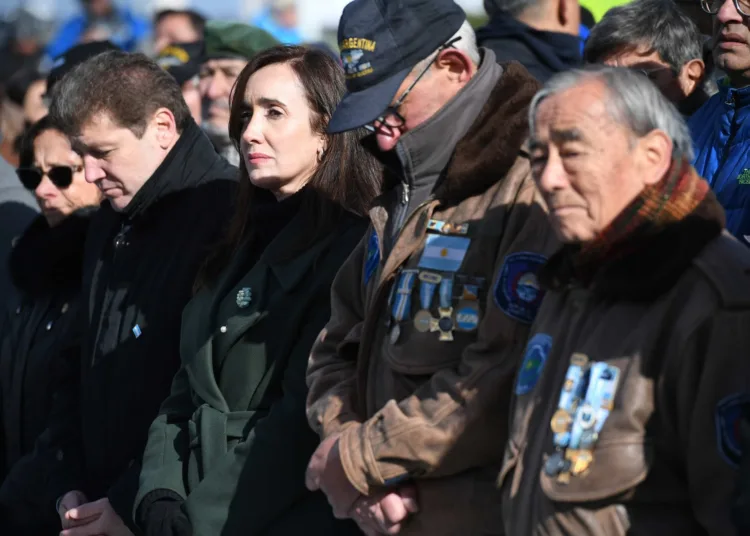 Vicepresidenta Victoria Villarruel en el Día del Veterano y de los Caídos en Malvinas, recordando la recuperación de las islas en 1982 y honrando el coraje de las FFAA argentinas frente a una potencia nuclear. Créditos: Victoria Villarruel.