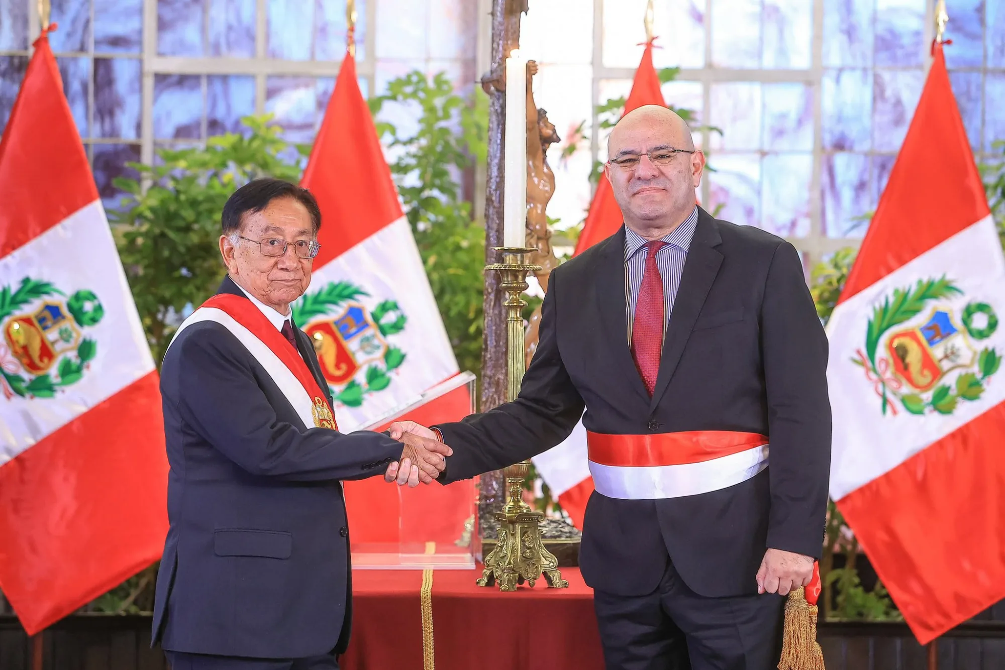 El post del MindefPeru anuncia la juramentación del general de brigada (r) Carlos Alberto Francisco Díaz Dañino como nuevo ministro de Defensa el 17 de marzo de 2026, en ceremonia presidida por el presidente José María Balcázar Zelada en Palacio de Gobierno. Créditos: Ministerio de Defensa del Perú.