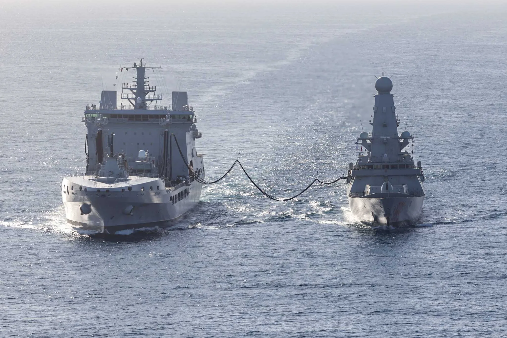 Tras una intensa fase de preparación, el HMS Dragon se encuentra ahora en el Mediterráneo oriental para comenzar su integración operativa en las defensas de Chipre, 24 de marzo de 2026. Créditos: Royal Navy.