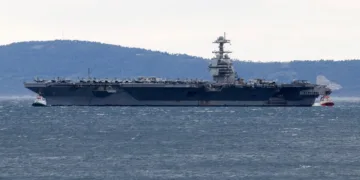 El USS Gerald R. Ford regresa al Mar Rojo en medio de un despliegue sin precedentes de EE.UU. en la región. Créditos: The Cradle.