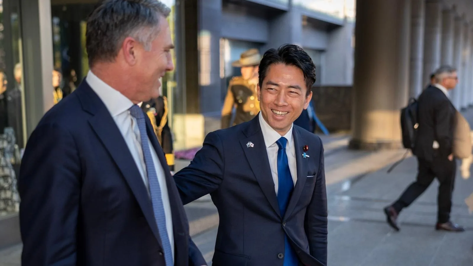 Richard Marles, viceprimer ministro y ministro de Defensa de Australia, publica sobre su reunión en Tokio con el ministro de Defensa japonés Shinjiro Koizumi para fortalecer su asociación de defensa bilateral. Créditos: Richard Marles.