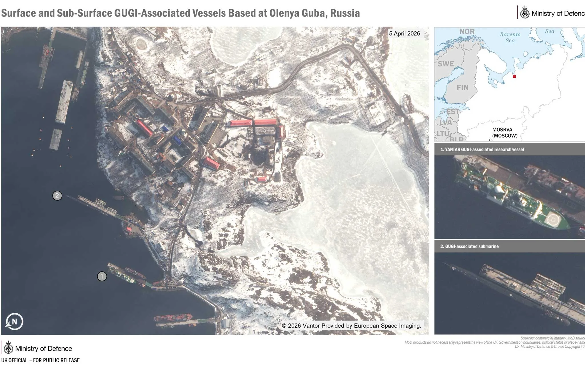 Esta imagen satelital muestra la base naval rusa Olenya en el Alto Norte, junto con su barco espía Yantar y submarinos especializados GUGI antes de que partieran del puerto hacia aguas del Reino Unido. Créditos: Ministerio de Defensa de Reino Unido.