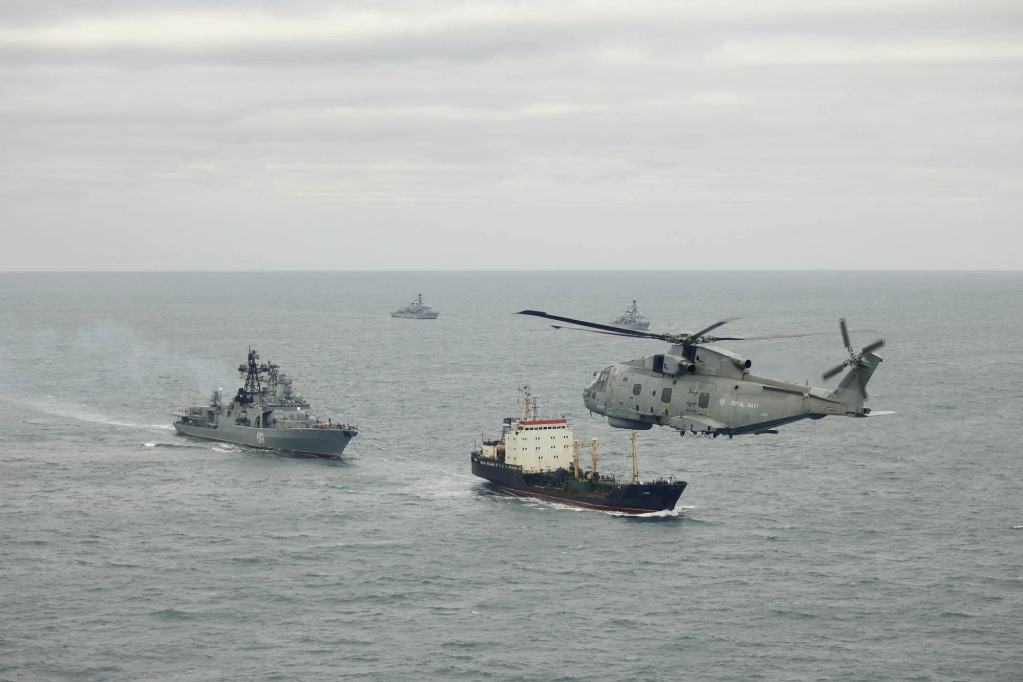 La Real Armada británica ha completado diez días de operaciones focalizadas monitoreando de cerca buques de guerra rusos y un submarino en aguas del Reino Unido como parte de esfuerzos coordinados de la OTAN. Créditos: Royal Navy.