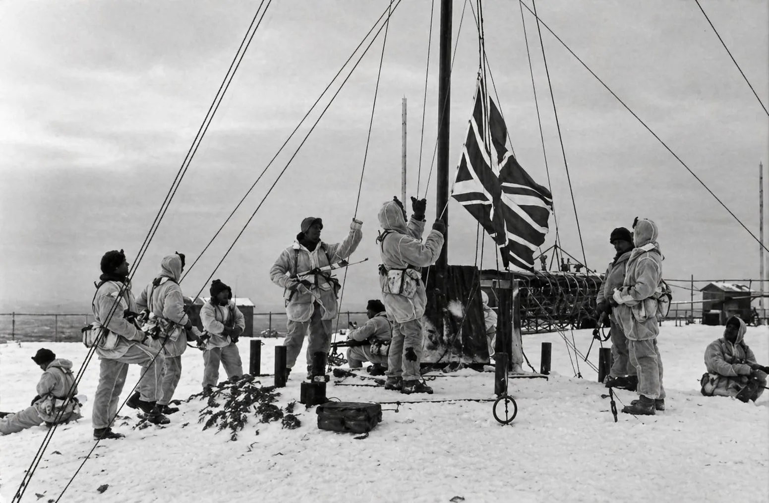 Imagen de un hilo histórico sobre la base argentina Corbeta Uruguay en la isla Thule (Sándwich del Sur), narrando su control durante la Guerra de Malvinas, la rendición de la dotación el 20 de junio de 1982 ante fuerzas británicas y la destrucción ordenada por Margaret Thatcher en 1983. Créditos: un hilo histórico sobre la base argentina Corbeta Uruguay en la isla Thule (Sándwich del Sur), narrando su control durante la Guerra de Malvinas, la rendición de la dotación el 20 de junio de 1982 ante fuerzas británicas y la destrucción ordenada por Margaret Thatcher en 1983. un hilo histórico sobre la base argentina Corbeta Uruguay en la isla Thule (Sándwich del Sur), narrando su control durante la Guerra de Malvinas, la rendición de la dotación el 20 de junio de 1982 ante fuerzas británicas y la destrucción ordenada por Margaret Thatcher en 1983. Créditos: REALPOLITIK.