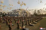 Inauguración por Kim Jong Un de un memorial en Pyongyang para soldados norcoreanos fallecidos en la guerra de Ucrania, junto a funcionarios rusos, como símbolo de la alianza militar entre ambos países. Créditos: KCNA.