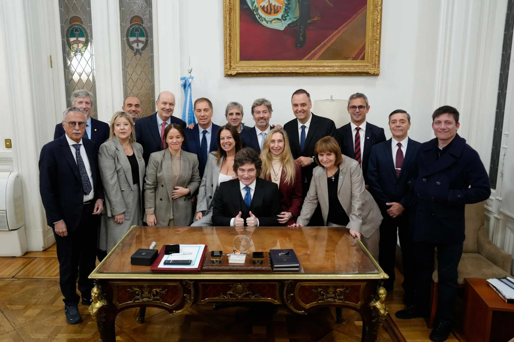 Javier Milei y todo su Gabinete Ampliado acompañan a Manuel Adorni en la presentación de su Informe de Gestión 2026 ante el Congreso Nacional. Créditos: Oficina del Presidente.