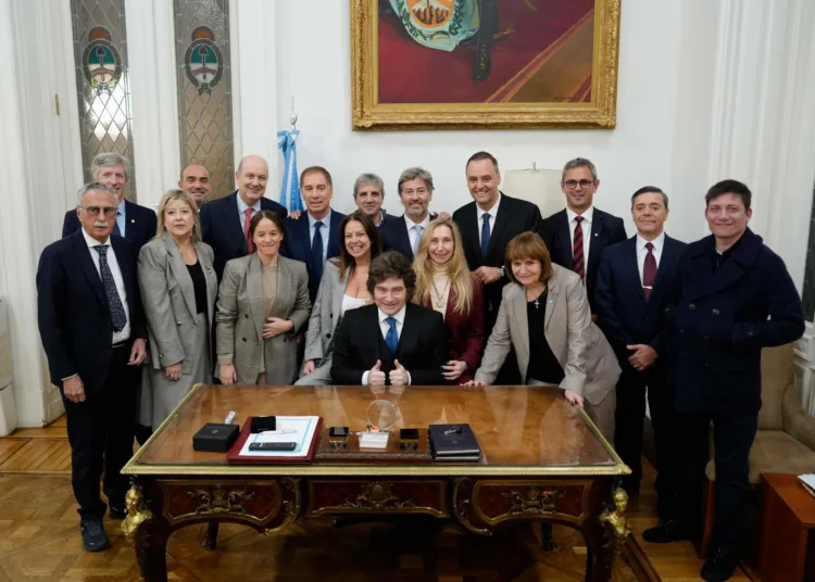 Javier Milei y todo su Gabinete Ampliado acompañan a Manuel Adorni en la presentación de su Informe de Gestión 2026 ante el Congreso Nacional. Créditos: Oficina del Presidente.
