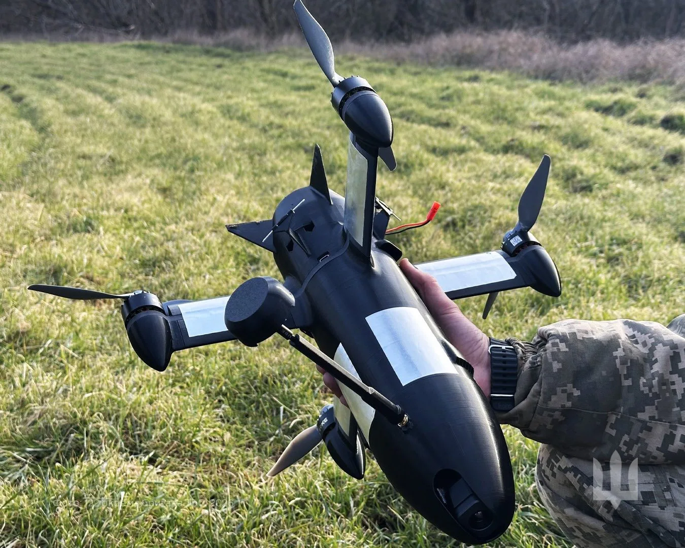 Drone interceptor P1-Sun de la empresa ucraniana SkyFall, operado por la 122ª Brigada de Defensa Territorial en Odesa, diseñado específicamente para derribar drones tipo Shahed con una ojiva de 800 gramos de explosivo. Créditos: EE.Drone interceptor P1-Sun de la empresa ucraniana SkyFall, operado por la 122ª Brigada de Defensa Territorial en Odesa, diseñado específicamente para derribar drones tipo Shahed con una ojiva de 800 gramos de explosivo. Créditos: EE.