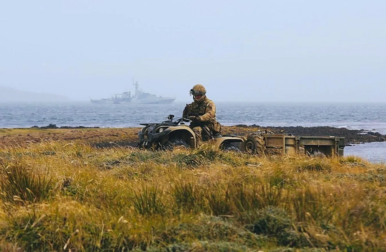 Patrullero HMS Medway en las Islas Georgias del Sur en el marco de un ejercicio militar. Crédito: BFSAI