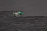Un trabajador agrícola conduce un tractor mientras prepara la tierra para sembrar trigo sarraceno en la localidad de Malopolovetske, en plena invasión rusa de Ucrania, en la región de Kiev, Ucrania, el 6 de abril de 2026. Créditos: REUTERS/Valentyn Ogirenko