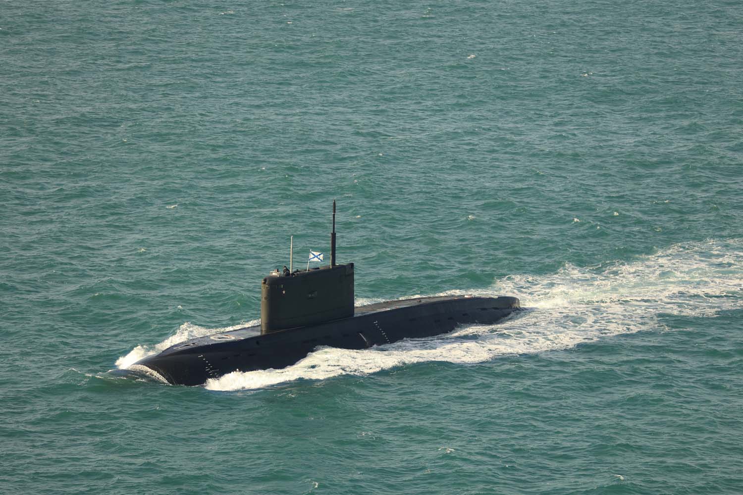 Los helicópteros navales y los buques HMS Somerset, HMS St Albans, HMS Mersey y RFA Tideforce fueron enviados para seguir de cerca a cuatro buques de la Armada rusa, incluido un submarino en superficie, en el Canal de la Mancha y el Mar del Norte.. Créditos: Royal Navy.