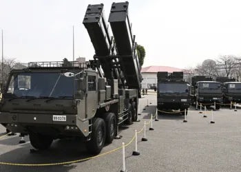 La Unidad Lanzadora del "Misil Superficie-Buque Tipo 12 (Mejorado)" se presenta en el Campamento Kengun de la Fuerza Terrestre de Autodefensa en la ciudad de Kumamoto, prefectura de Kumamoto, Japón, el 17 de marzo de 2026. /VCG